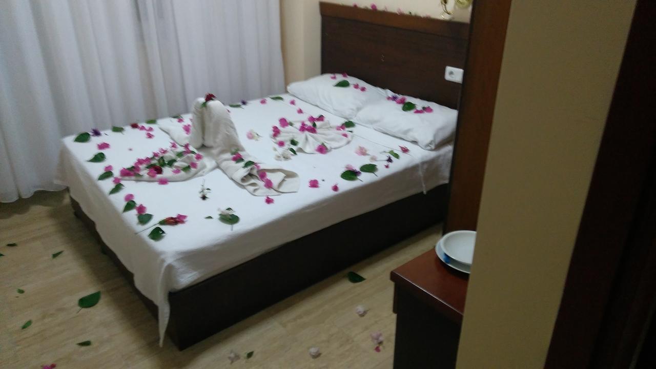 Las Palmeras Hotel Çamyuva エクステリア 写真
